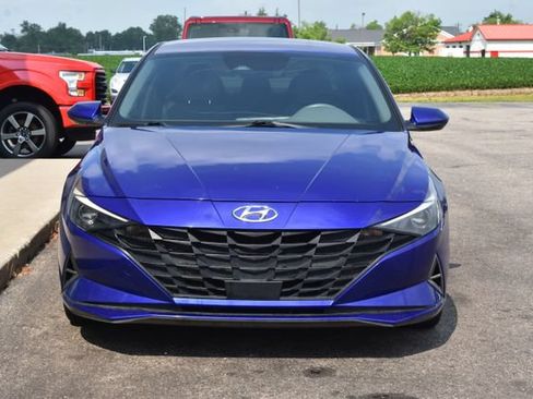 Used 2023 Hyundai Elantra SEL w/ Convenience Package FWD image 12