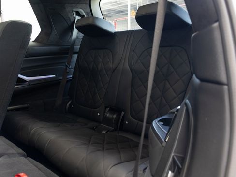 Used 2023 BMW X7 xDrive40i w/ Executive Package image 25