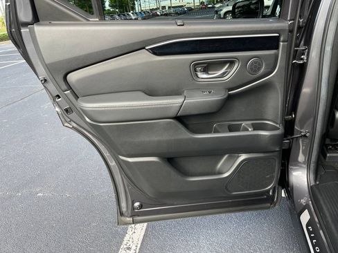 Certified 2025 Honda Pilot Touring image 39