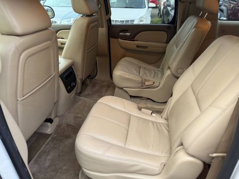 Used 2009 Chevrolet Suburban LT w/ Luxury Package RWD image 16