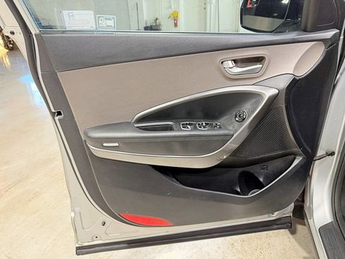 Used 2017 Hyundai Santa Fe SE image 29