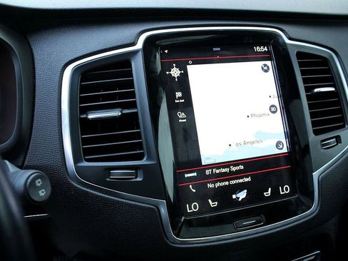 Used 2020 Volvo XC90 T6 Momentum image 13