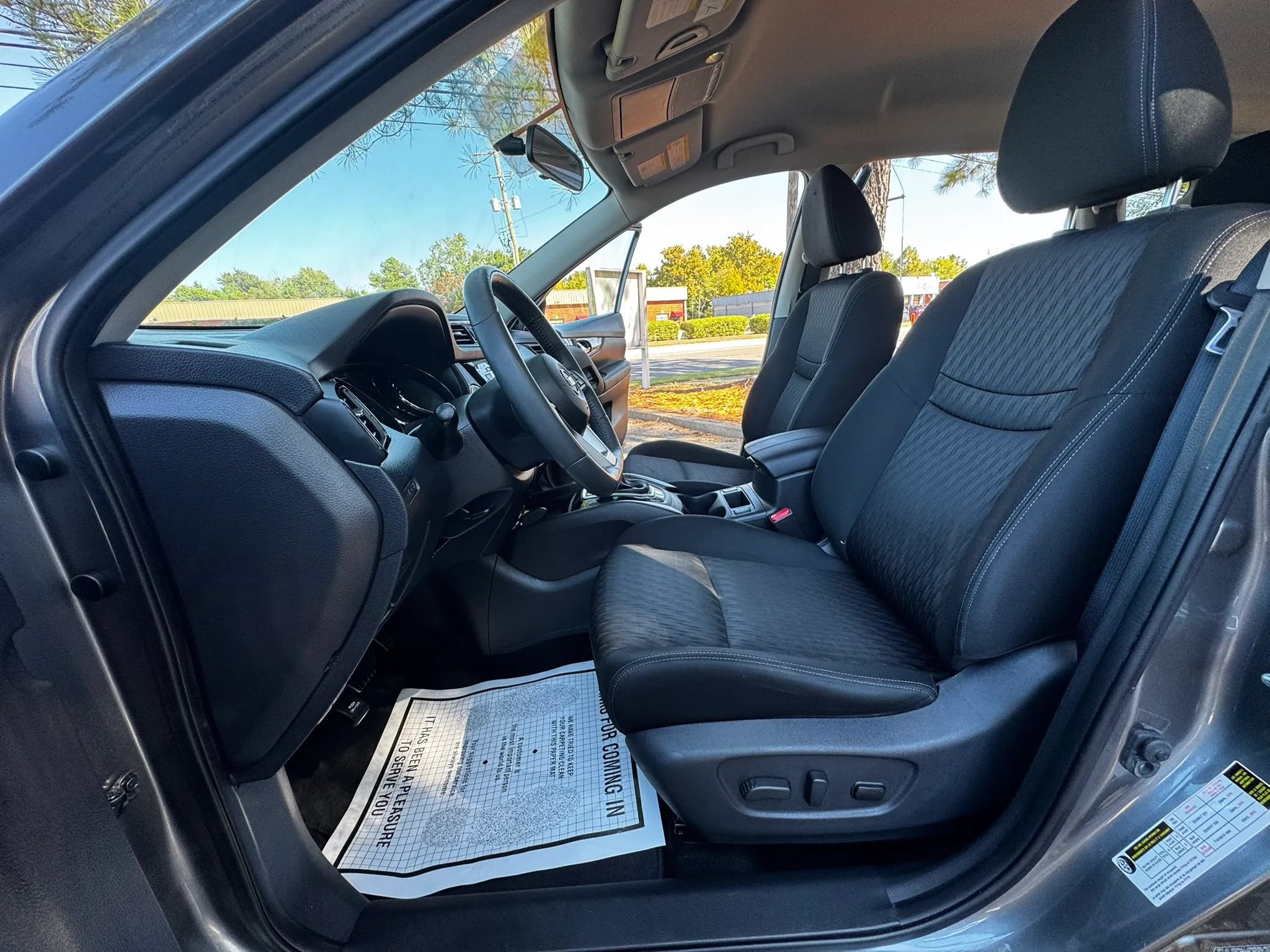 Used 2017 Nissan Rogue SV w/ SV Premium Package FWD image 10