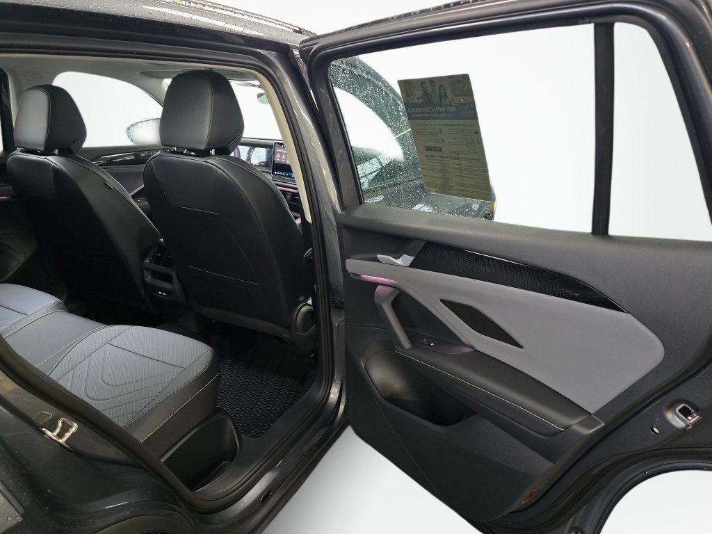 New 2026 Volkswagen Tiguan SE AWD/4WD image 38