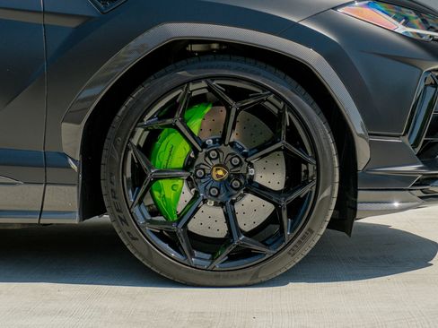 Used 2024 Lamborghini Urus Performante AWD/4WD image 38