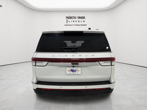 Used 2023 Lincoln Navigator L Reserve AWD/4WD image 4
