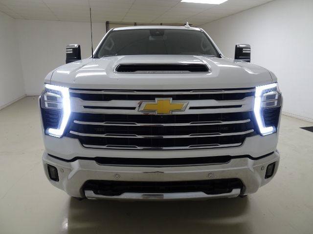 Used 2024 Chevrolet Silverado 2500 LTZ w/ LTZ Convenience Package AWD/4WD image 2