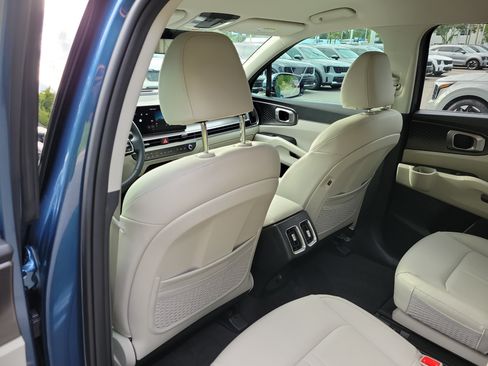 Certified 2025 Kia Sorento EX FWD image 17