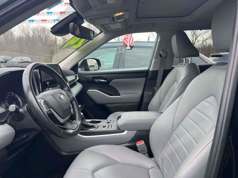 Used 2024 Toyota Highlander XLE image 25