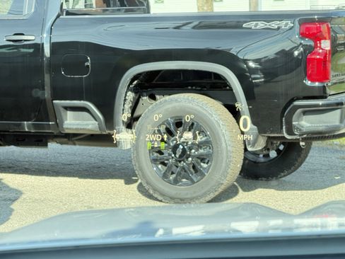 Used 2020 Chevrolet Silverado 1500 High Country w/ Technology Package image 39