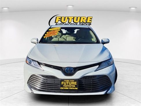 Used 2020 Toyota Camry XLE image 2