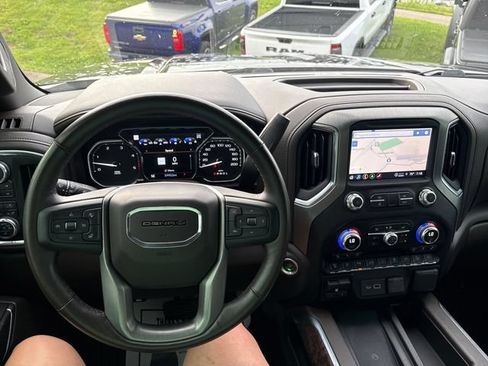 Used 2022 GMC Sierra 3500 Denali w/ Denali Black Diamond Edition AWD/4WD image 10