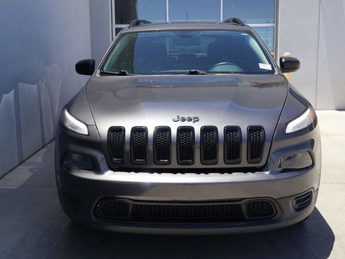 Used 2017 Jeep Cherokee Sport FWD image 5
