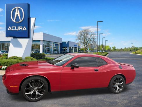 Used 2016 Dodge Challenger SXT Plus RWD image 3