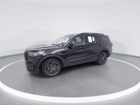 Used 2025 Ford Explorer ST-Line w/ ST-Line Street Pack AWD/4WD image 5