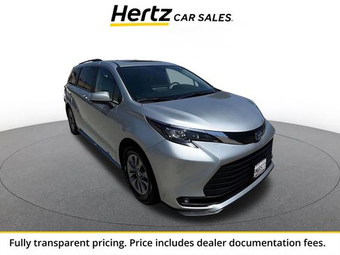 Used 2025 Toyota Sienna XLE FWD image 1