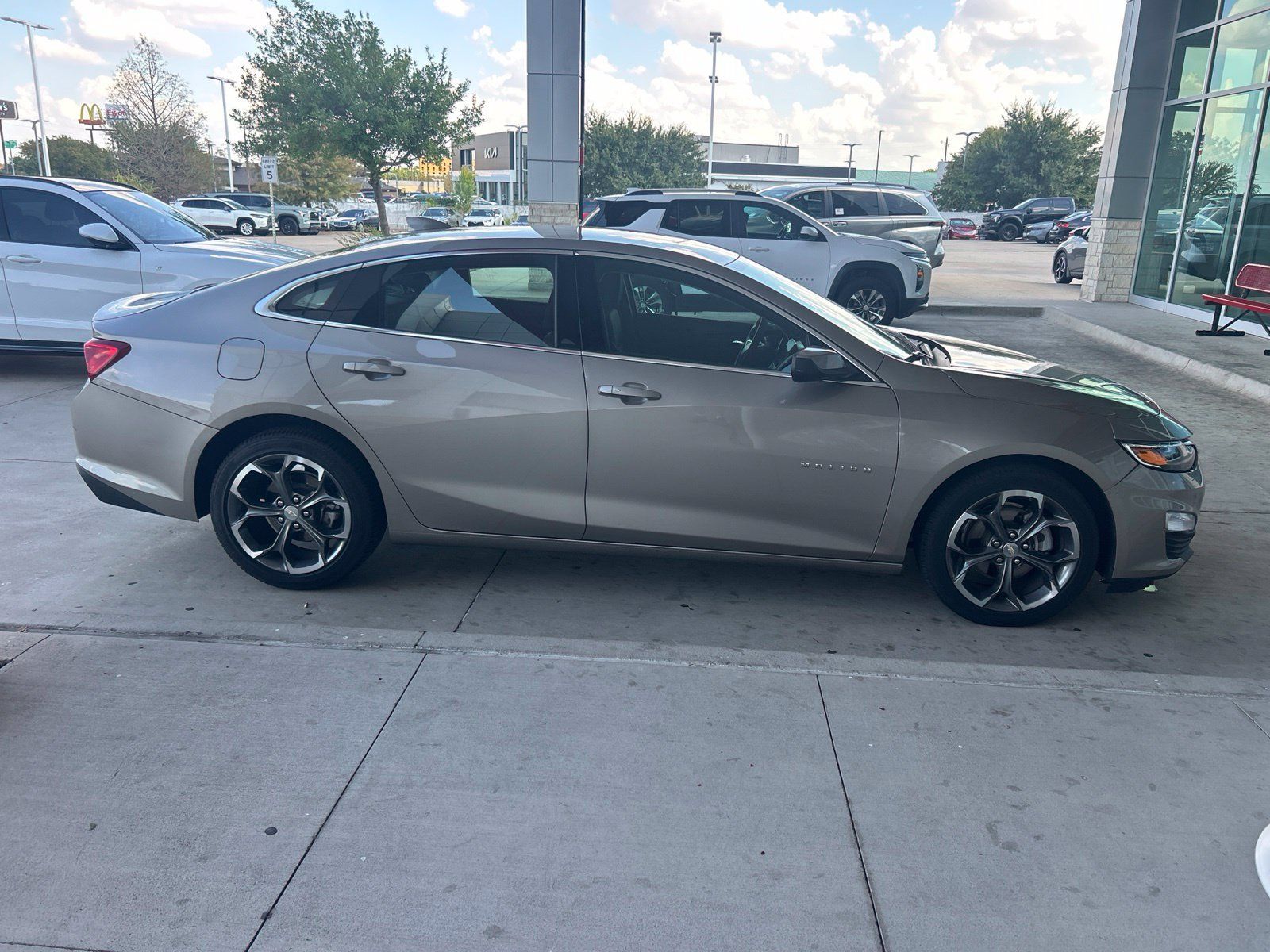 Used 2024 Chevrolet Malibu LT FWD image 5