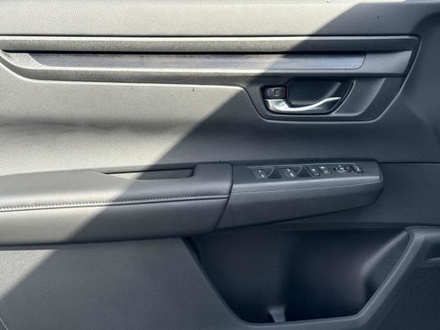 Certified 2025 Honda CR-V EX image 17