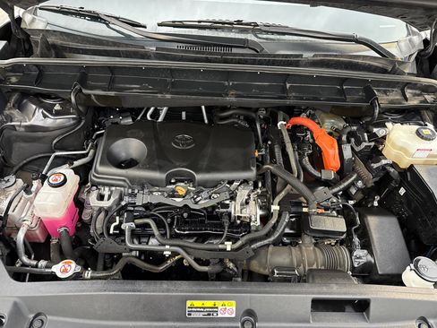 Used 2021 Toyota Highlander XLE image 9