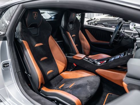 Used 2023 Lamborghini Huracan Tecnica RWD image 13
