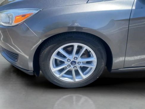 Used 2015 Ford Focus SE FWD image 32