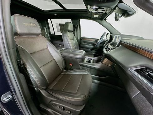 Used 2023 Chevrolet Suburban High Country w/ Premium Package 2 AWD/4WD image 33