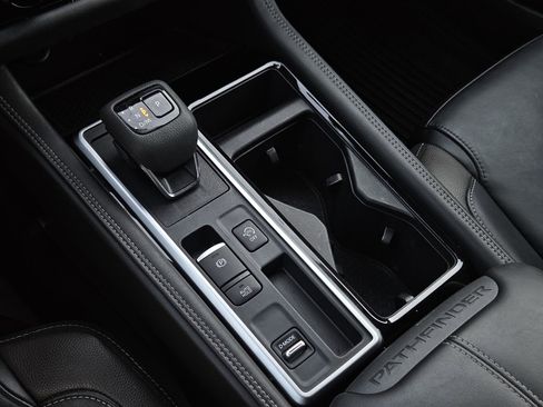 Used 2024 Nissan Pathfinder Platinum image 21