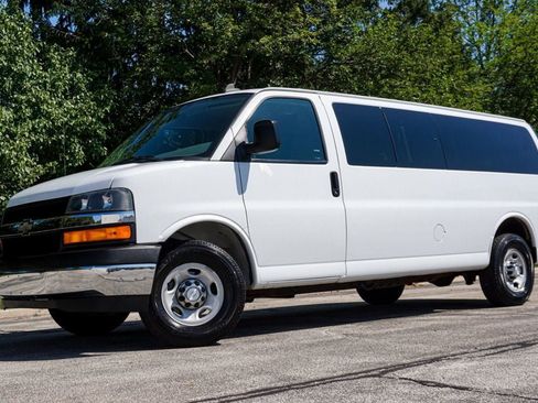 Used 2017 Chevrolet Express 3500 LT w/ LT Preferred Equipment Group RWD image 81