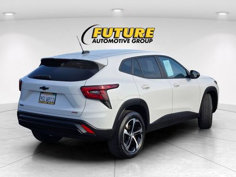 Used 2024 Chevrolet Trax RS w/ Driver Confidence Package FWD image 4