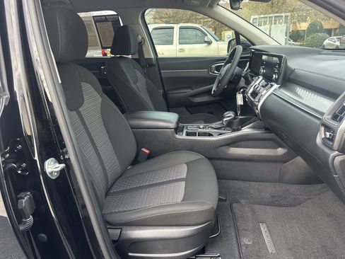 Used 2023 Kia Sorento LX image 22