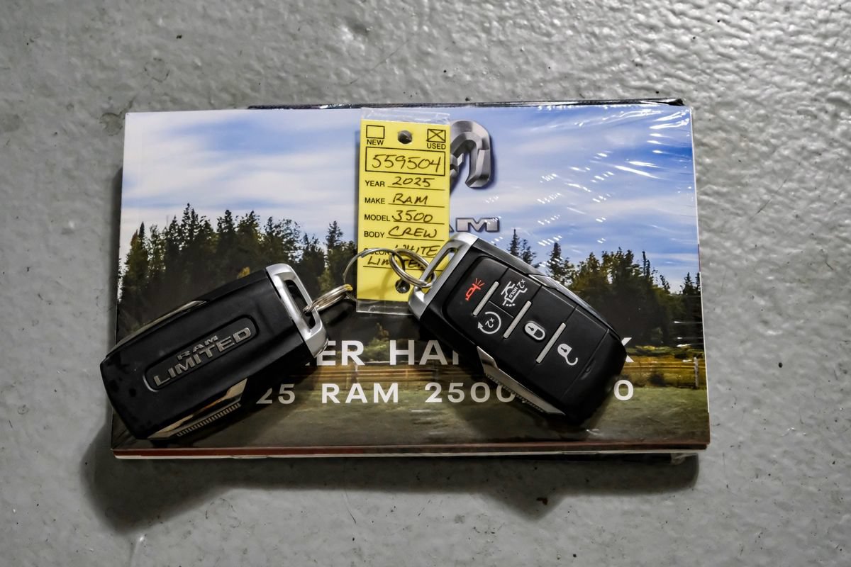Used 2025 RAM 3500 Limited AWD/4WD image 61