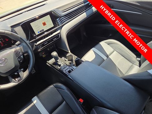 Used 2025 Toyota Camry SE FWD image 12
