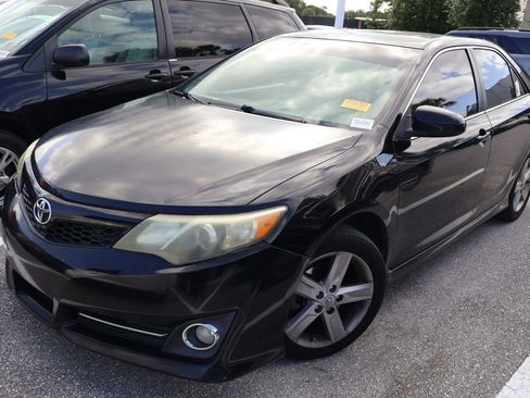 Used 2013 Toyota Camry SE image 2