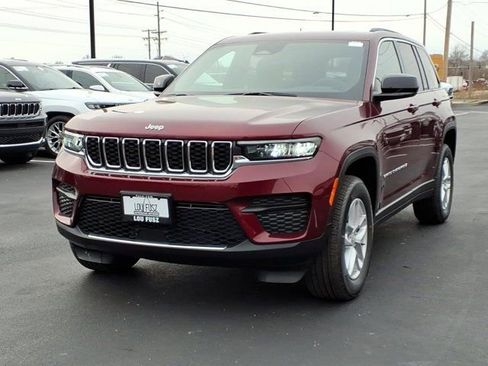 New 2026 Jeep Grand Cherokee Laredo image 2