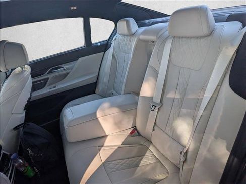 Certified 2022 BMW 740i xDrive w/ M Sport Package image 21