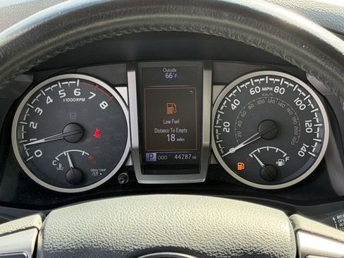 Certified 2019 Toyota Tacoma SR5 image 18