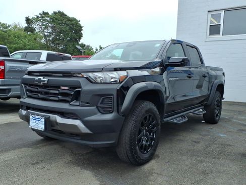 Certified 2024 Chevrolet Colorado Trail Boss w/ Technology Package AWD/4WD image 3