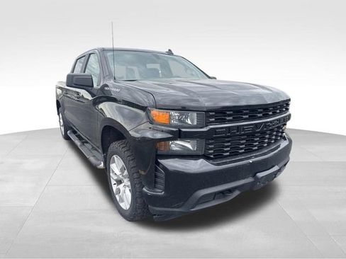 Used 2019 Chevrolet Silverado 1500 Custom w/ Custom Value Package AWD/4WD image 3