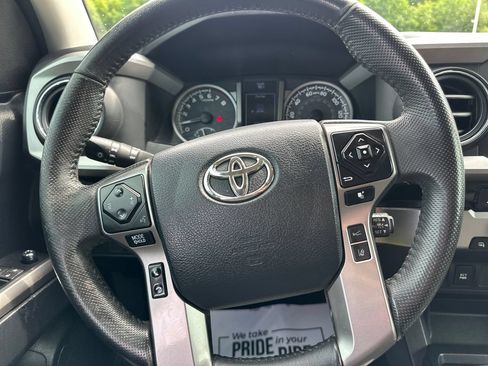 Used 2018 Toyota Tacoma SR5 RWD image 19