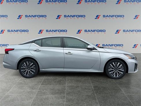 Used 2023 Nissan Altima 2.5 SV image 6