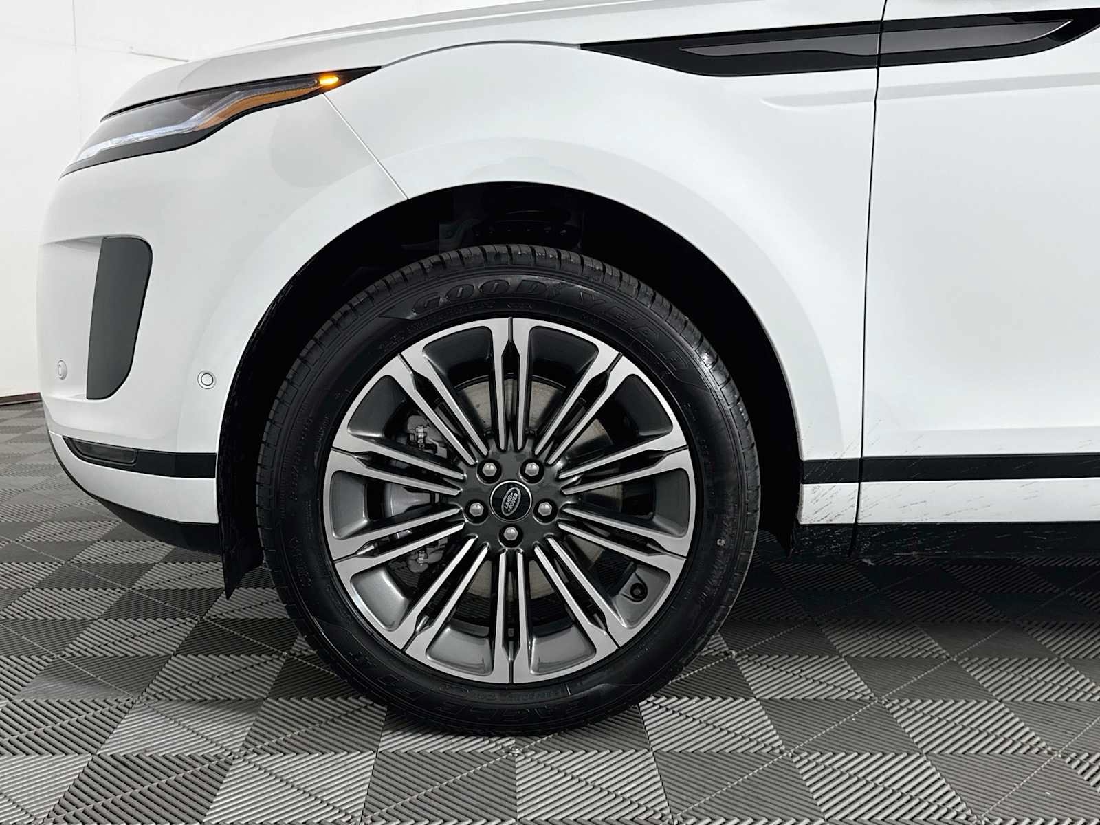 New 2026 Land Rover Range Rover Evoque S AWD/4WD image 30
