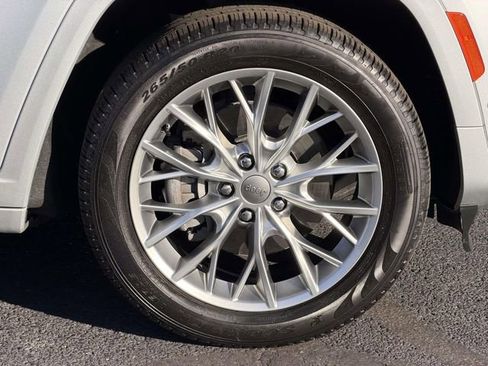 Used 2024 Jeep Grand Cherokee L Summit image 5