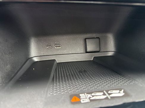 Certified 2025 Chevrolet Traverse LT w/ Sun and Wheel Package image 27