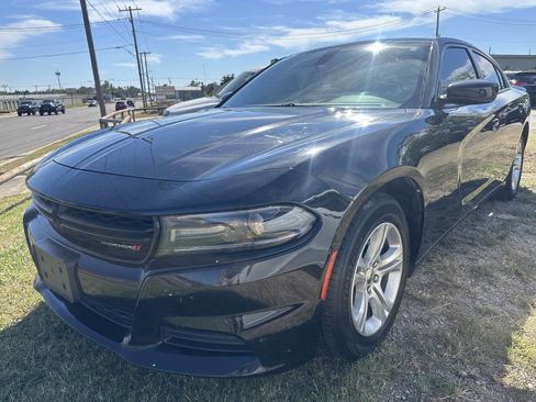Used 2020 Dodge Charger SXT image 3