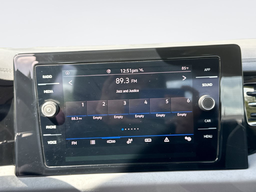 Used 2025 Volkswagen Jetta SE FWD image 12