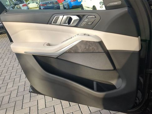 Certified 2023 BMW X7 xDrive40i w/ Premium Package image 32