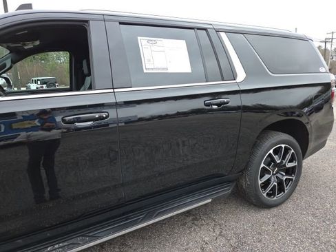 Used 2023 Chevrolet Suburban LT w/ Luxury Package AWD/4WD image 38