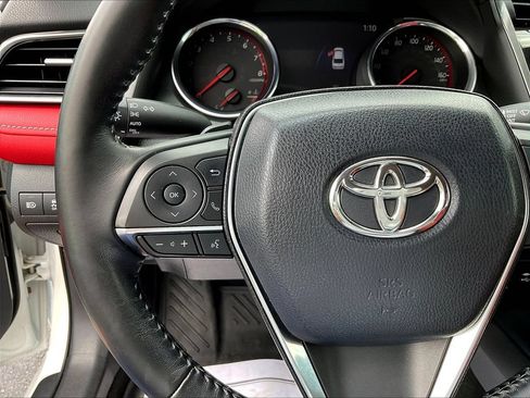 Used 2019 Toyota Camry XSE FWD image 11