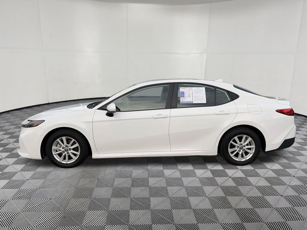 Used 2025 Toyota Camry LE FWD image 5