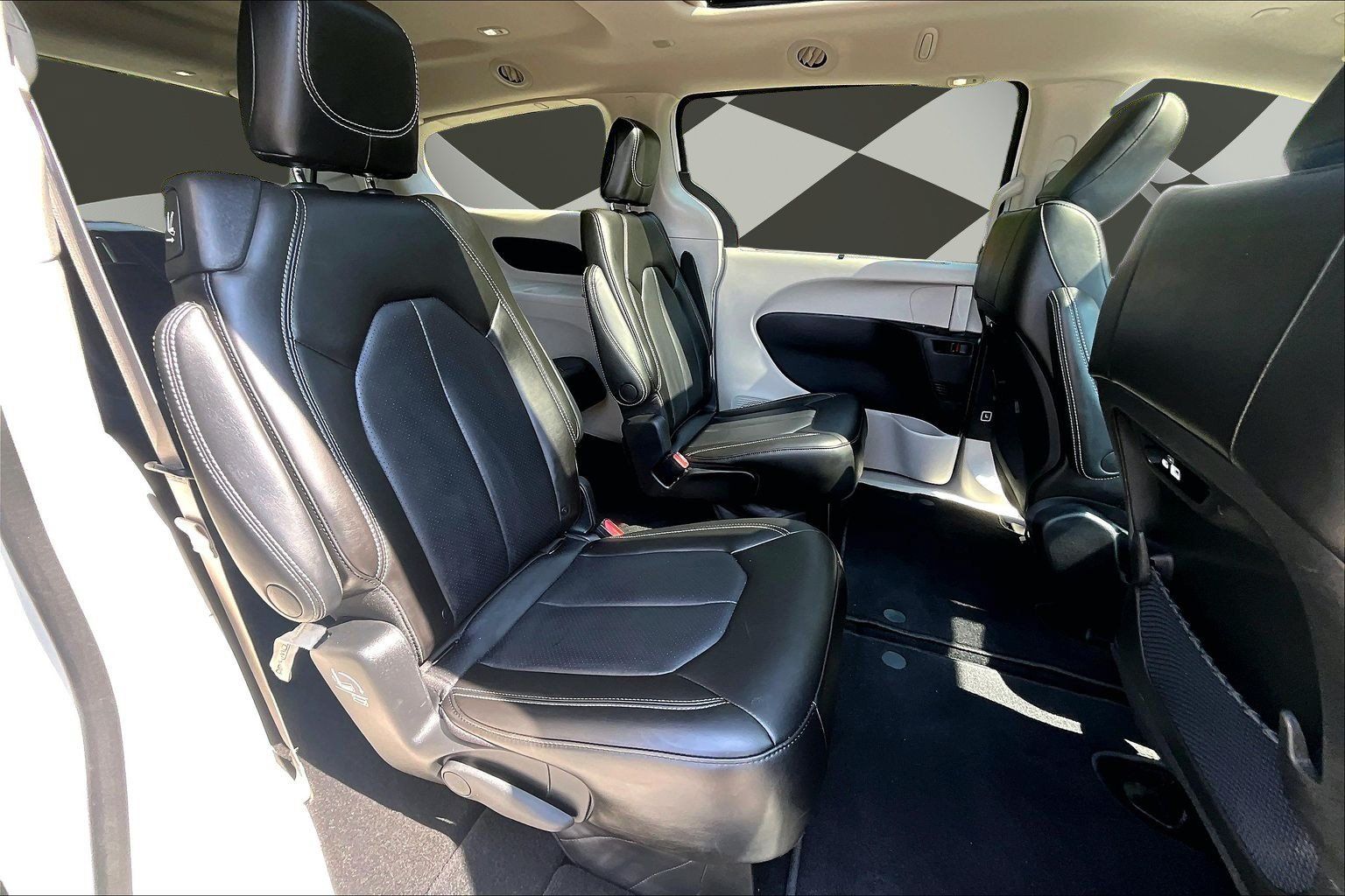 Used 2023 Chrysler Pacifica Touring-L AWD/4WD image 26